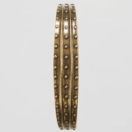 Armring Kalevala koru, Finland, mått 64x41mm, omkrets 17cm, bredd 6-12,5mm, brons.