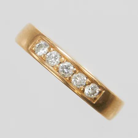 Ring, diamanter 5 x ca 0,05ct, stl 17, bredd 4mm, gravyr, 18K Vikt: 4,3 g