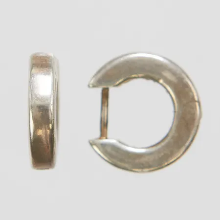 Ett par örhängen, Ø14,5mm, bredd 3,5mm, 925/1000 silver Vikt: 5,8 g