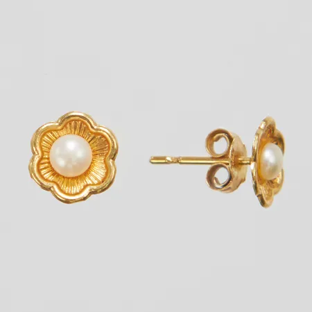 Ett par örhängen blommor, odlade pärlor, Ø 7mm, 18K Vikt: 0,6 g