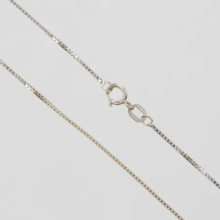 Kedja Venezia, längd ca 51cm, bredd 0,5mm, GHA, vitguld, 18K Vikt: 2,7 g