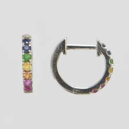 Ett par örhängen creoler, naturliga färgstenar, Ø12mm, bredd 2mm, Kaplans Safir AB, vitguld, 18K  Vikt: 1,6 g
