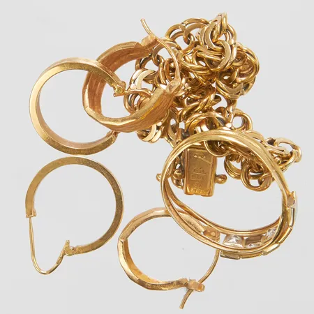 Diverse guld, defekta, skeva, slitage, buckliga, 18K Vikt: 15,7 g