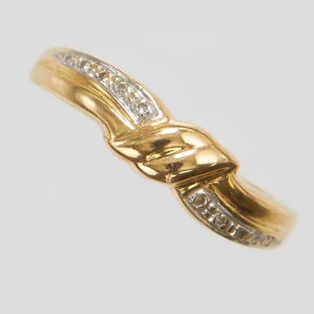Ring, diamanter 10 x ca 0,025ct, tvåfärgad, stl 18, bredd 1,5-5mm, 18K Vikt: 2,7 g