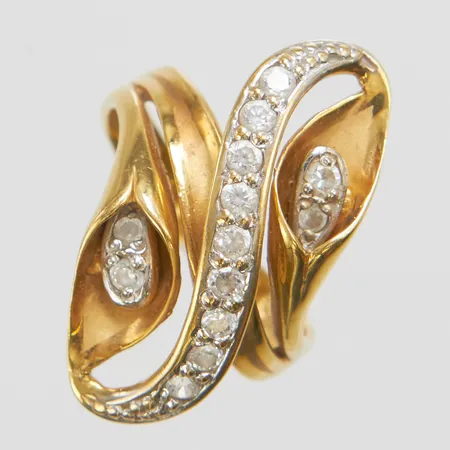 Ring, vita stenar, 16¼, bredd 2,5-25mm, skev skena, 18K Vikt: 5,8 g