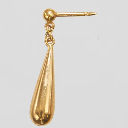 Udda örhänge, längd ca 25mm, bredd 1-5,5mm, saknar stopper, 18K  Vikt: 0,7 g