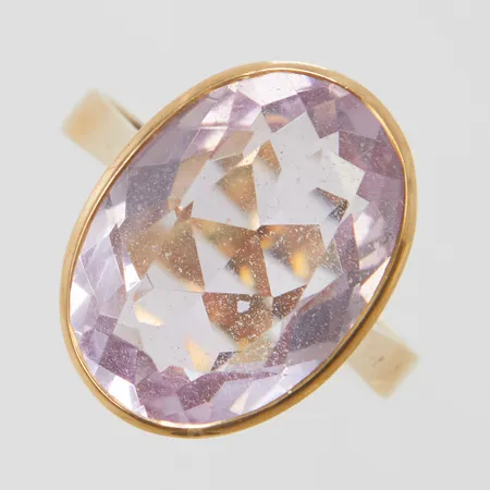 Ring, ametist, stl 19½, bredd 2,5-19mm, 18K, bruttovikt: 6,7g Vikt: 6,7 g