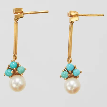Ett par örhängen, turkos samt odlade pärlor, längd ca 30mm, bredd 1-7,5mm, saknar stoppers, 18K Vikt: 3,2 g
