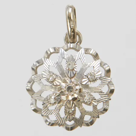 Hänge, diamanter 7 x ca 0,01-0,02ct, längd ca 23mm inkl ögla, bredd 1,5-15,5mm, vitguld, 18K Vikt: 1,7 g