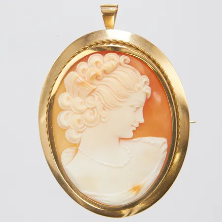 Brosch/hänge Camé, längd ca 60mm inkl ögla, bredd ca 43mm, Svedboms Guldsmeds Ab Hov, år 1968, 18K Vikt: 18,9 g