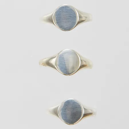 Tre ringar, stl 18-19, bredd 2-10mm, 925/1000 silver Vikt: 7,7 g