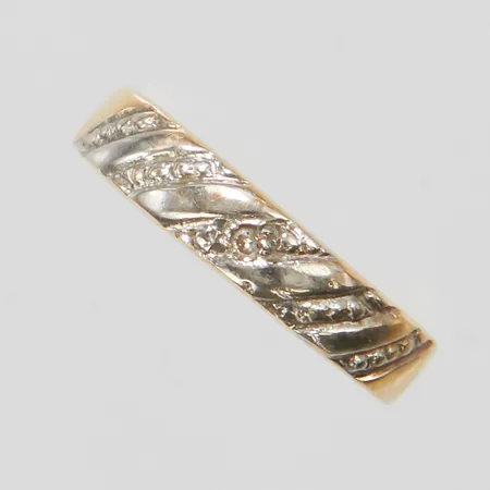 Bebis ring, diamant 1 x ca 0,0025ct, stl 10, bredd 1-2,5mm, skev, 18K Vikt: 0,5 g