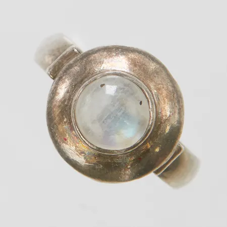 Ring, månsten, stl 19, bredd 4-14mm, otydlig stämpel, silver Vikt: 5,3 g