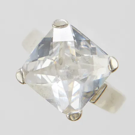 Ring, vit kubisk zirkona, stl 17, bredd 2,5-12,5mm, GHA, 925/1000 silver, bruttovikt: 6,5g Vikt: 6,5 g