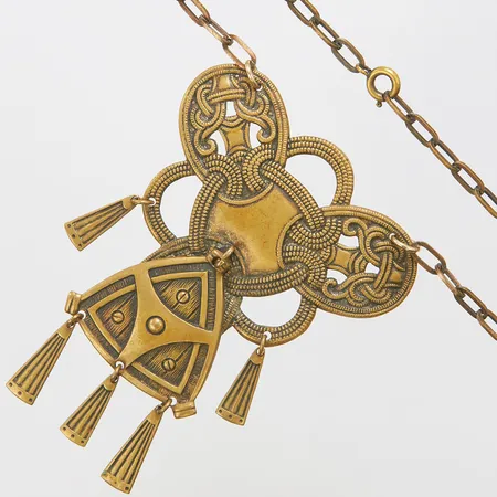 Collier ankar med vikingamotiv, längd ca 76cm, bredd 1-3mm, hänge ca 80x60mm, utbytta delar, brons.  Vikt: 0 g