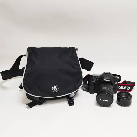 Systemkamera Canon EOS 7D, serienr: 3081222574, Objektiv Canon image stabilizer 18-200mm, 1:3.5-5.6 IS, serienr 8452502582, Objektiv Canon EF 50mm, 1:1.8 II, serienr: 20132952, saknar linsskydd, kablar, kameraväska. 
