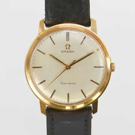 Herrur Omega Genève 14K, 33mm, manuell, boettnr: 131021, cal: 601, verknr: 27002059, gravyr, läderband med originalspänne, inga tillbehör. 