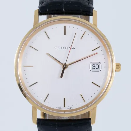 Herrur Certina i 18K guld med läderband. Boett Ø 33,5 mm med förtjänst- och namngravyr. Safirglas. Quartz. Går ej - Batteribyte krävs? 