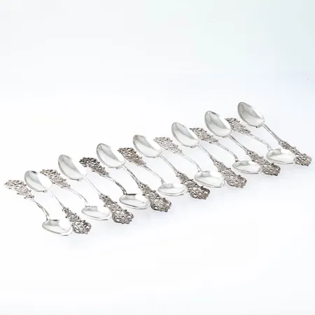 14 Kaffeskedar i silver (830/1000), längd 110 mm. Stämplade GEWE (Gewe Silvervarufabriken AB, Malmö), Silverstämpel & Kattfot. Vikt: 135,0g.