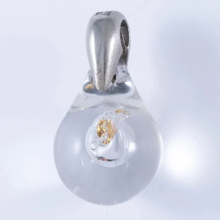 Hänge, Björn Weckström för Lapponia, "Akrylnugget" i sterling silver, akryl med innesluten guld nugget. Det är 15,6 mm brett, 27,6 mm långt och väger 4,2g. Lapponia silverpåse medföljer. Stämplad LAPPONIA & 925.