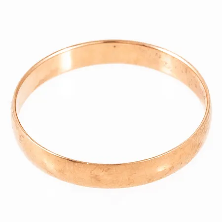 Graverad ring i 9K guld. Vikt: 1,4g.
