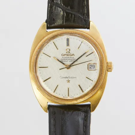 Herrur Omega Constellation, 18K, automatisk, 34,5mm, ref: 168009/168017, Cal. 564, snr: 29418738, repigt glas, personlig gravyr på sida av boett, läderband och bygelspänne ej original, inga tillbehör.
