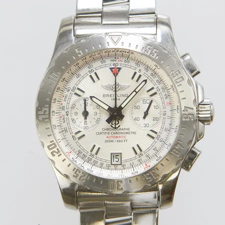 Herrur Breitling Skyracer, stål, automat, 44mm, ref:A27362 snr: 2152287, Cal. B27, safirglas, kronograf, datum, professional II länk, stål, viklås, total längd: 19,3cm, klockan tillverkad vecka 42 2006, länk tillverkad V25 2006, inga tillbehör.