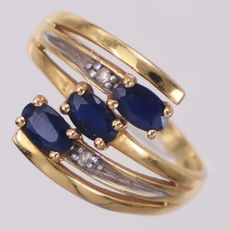 Ring med safirer och 8/8-slipade diamanter 2 x ca. 0,005ct, stl17, bredd: 1,8-12,5mm, 18K Vikt: 2,9 g