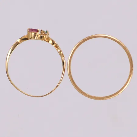 2 Ringar, skevheter/gravyr, 18K Vikt: 3,2 g