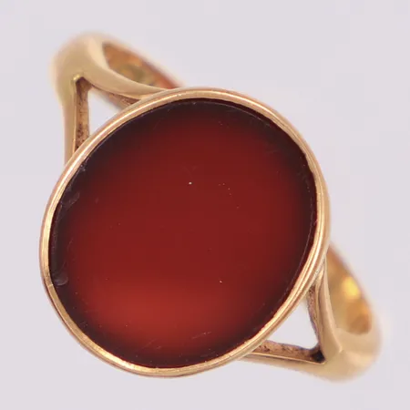 Klackring med karneol, stl 19½, bredd: 3,1-15mm, 18K Vikt: 4,9 g