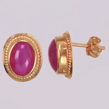 Ett par örhängen med lila stenar, längd 10,8, bredd 8,6mm, 18K Vikt: 1,4 g