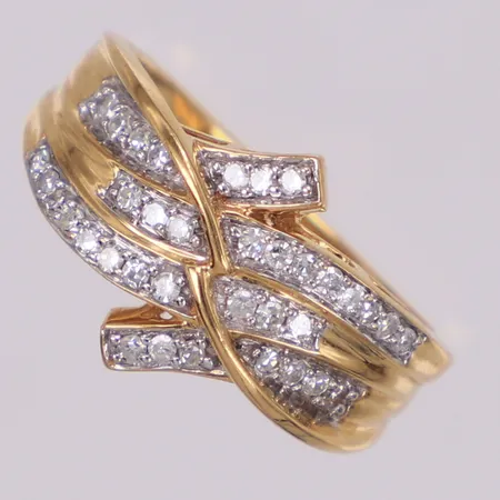 Ring med vita stenar, stl 17, bredd 2,9-12,2mm, GHA, 18K Vikt: 4,4 g