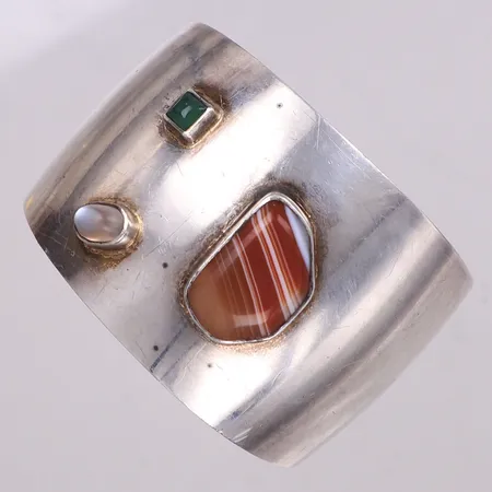 Stelt armband med stenar, öppen modell, innermått: 55x48mm, bredd: 41,6mm, Torsten Mähls Guld & Silveratelje, Katrineholm 1957, 925/1000 silver Vikt: 44,3 g