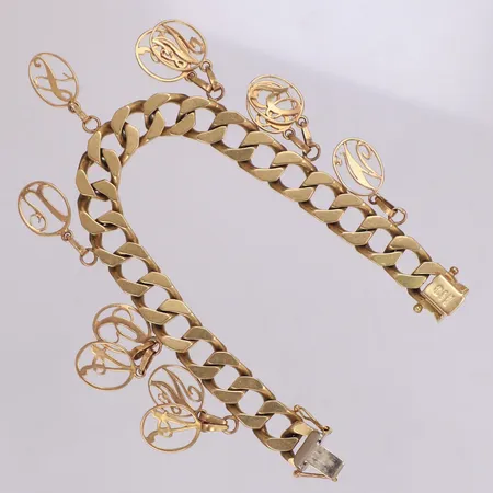 Armband Pansar med elva hängen, längd 18cm, bredd 9,2mm, hängens mått längd 19,8mm, bredd 10,1mm, 18K Vikt: 52,6 g