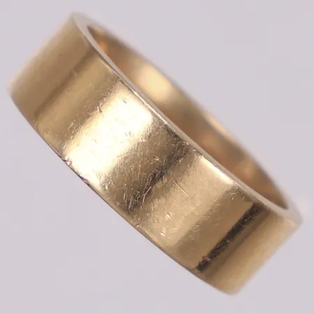 Ring, stl 17¾, bredd: 6,9mm, gravyr, 14K Vikt: 9,3 g
