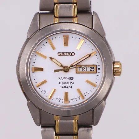 Damur seiko Saphire, 26,5mm, quartz, titan, boettnr: 130062,  titanlänk, batteribyte krävs, går ej, inga tillbehör