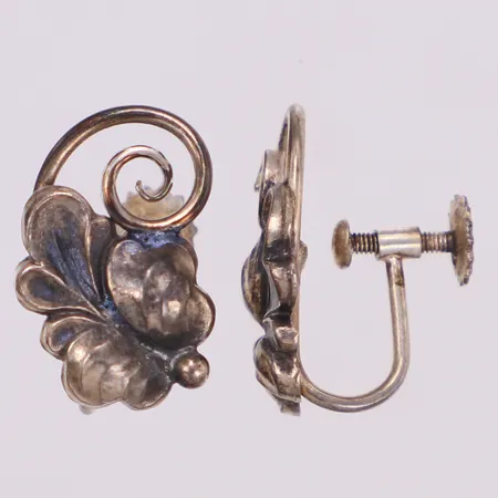 Örhängen, 20x14mm, skruvfästen, 830/1000 silver Vikt: 3,4 g