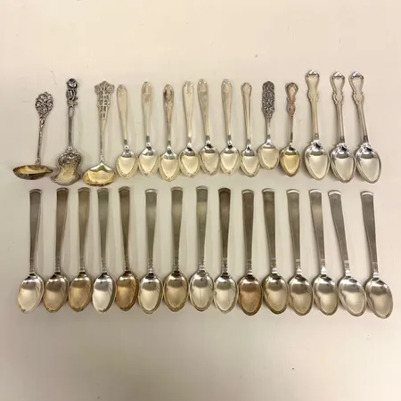 30 skedar, olika längder och modeller, 830/1000 silver Vikt: 418,3 g
