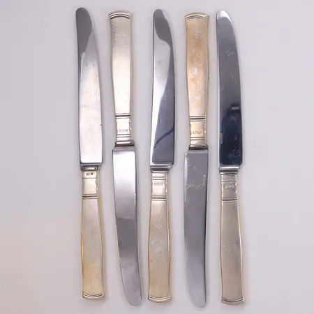 13 Knivar, 16,7-19,8cm, modell: Rosenholm, blad i rostfritt stål, 830/1000 silver Vikt: 620,8 g