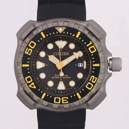 Herrur Citizen Eco-Drive Diver´s 200m, 46mm, quartz, titan, ref: E168-S126568, srn: 252050264, datum, gummilänk, en extra del till av gummilänk, inga övriga tillbehör.