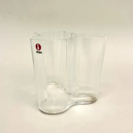 Vas, Savoy, Alvar Aalto för Iittala, klarglas, 9,5cm, bredd ca 11,5cm, etikettmärkt  Skickas med paket.