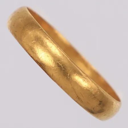 Ring slät, stl 20¼, gravyr 23K Vikt: 3,9 g