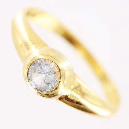 Ring, vit sten, stl 16¾, bredd 1,5-5mm, GHA, 18K.  Vikt: 2,1 g