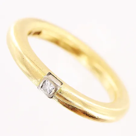 Ring, diamant ca 0,02ct, stl 16½, bredd 2,5mm, 18K.  Vikt: 6,7 g