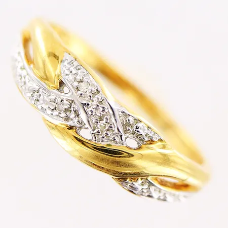 Ring, diamanter 3 x ca 0,005ct, stl 16¾, bredd 1,5-5,5mm, 18K Vikt: 2,4 g