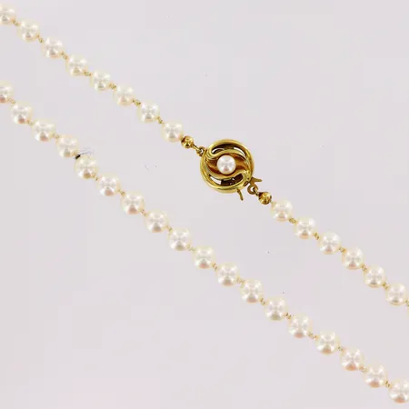 Pärlcollier, odlade saltvattenspärlor, Ø5,5mm, 77cm, fin lyster, lås gulguld, odlad saltvattenspärla Ø4,5mm, 18K, bruttovikt: 31,1gram Vikt: 26,6 g