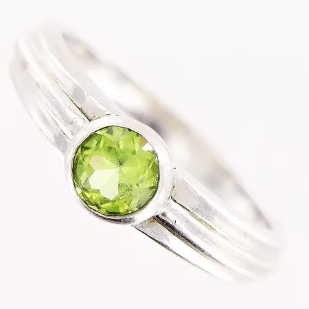 Ring, grön sten, stl 17, bredd 2-5,5mm, 925/1000 silver Vikt: 2,9 g