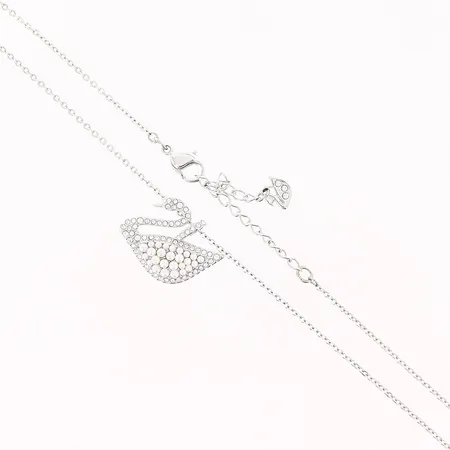 Collier Swarovski, pärlimitation, vita stenar, 38cm-43cm, kedjans bredd 1mm, hänge 19x25mm, vitmetall, originaletui Vikt: 0 g