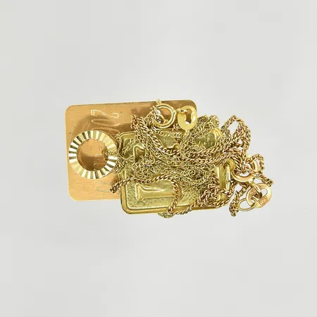 Diverse defekt guld med stenar, 18K. Vikt: 4,8 g