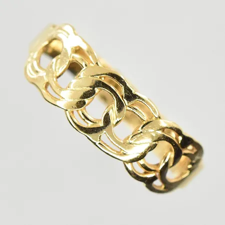 Ring Bismarck, stl 17¾, bredd 3-6 mm, ojämn skena, 18K. Vikt: 1,8 g